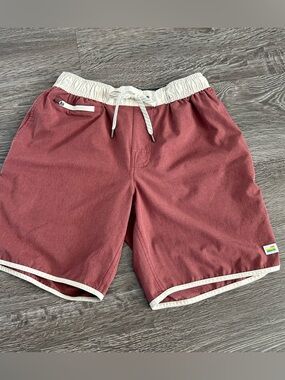 Vuori Men's banks elastic waist Drawstring Shorts in Dusty Rose Sz small